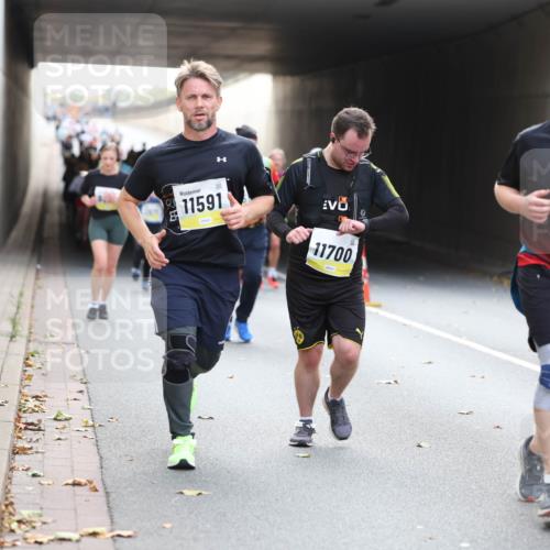05.10.2025 - 20. swb-Marathon Bremen Michael Strokosch http://msf.ph/oto/9206948 05.10.2025 10:52:18 Laufen 11591, 11700 meine-sportfotos.de