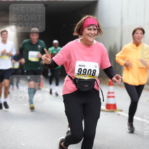 05.10.2025 - 20. swb-Marathon Bremen Michael Strokosch http://msf.ph/oto/9206949 05.10.2025 10:58:50 Laufen 9908, 02063 meine-sportfotos.de