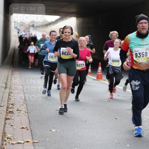 05.10.2025 - 20. swb-Marathon Bremen Michael Strokosch http://msf.ph/oto/9206962 05.10.2025 10:52:22 Laufen 11575, 982, 0377, 10890, 9359 meine-sportfotos.de