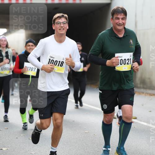 05.10.2025 - 20. swb-Marathon Bremen Michael Strokosch http://msf.ph/oto/9206965 05.10.2025 10:58:52 Laufen 1096, 707, 10018, 0021 meine-sportfotos.de