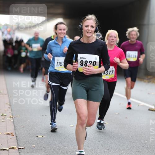05.10.2025 - 20. swb-Marathon Bremen Michael Strokosch http://msf.ph/oto/9206974 05.10.2025 10:52:23 Laufen 1157, 9820, 0377, 108 meine-sportfotos.de