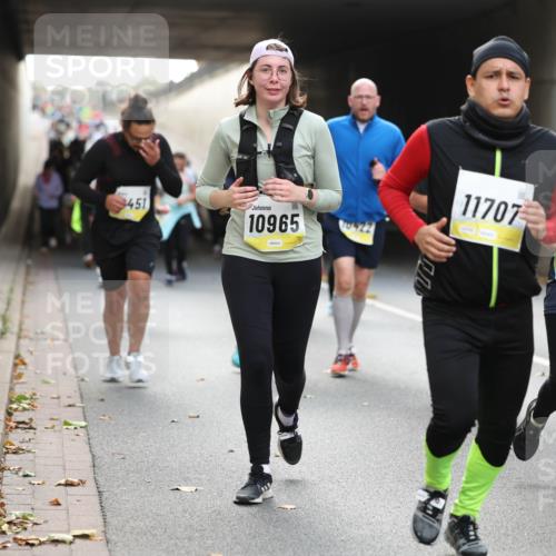05.10.2025 - 20. swb-Marathon Bremen Michael Strokosch http://msf.ph/oto/9206975 05.10.2025 10:58:54 Laufen 451, 10965, 11707, 78 meine-sportfotos.de