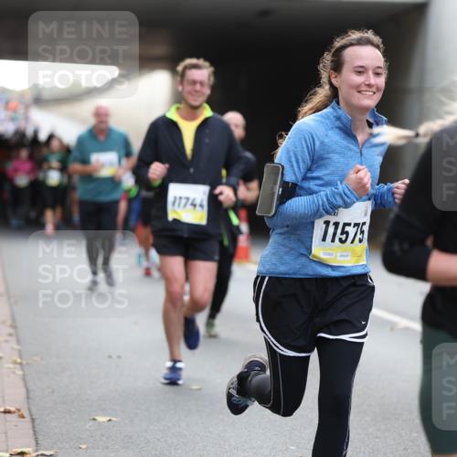 05.10.2025 - 20. swb-Marathon Bremen Michael Strokosch http://msf.ph/oto/9206980 05.10.2025 10:52:24 Laufen 11744, 11575, 02353, 20 meine-sportfotos.de