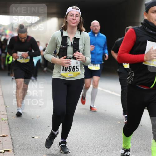 05.10.2025 - 20. swb-Marathon Bremen Michael Strokosch http://msf.ph/oto/9206981 05.10.2025 10:58:55 Laufen 10965, 7, 349, 978 meine-sportfotos.de