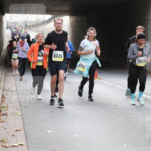 05.10.2025 - 20. swb-Marathon Bremen Michael Strokosch http://msf.ph/oto/9207002 05.10.2025 10:59:00 Laufen 210, 089, 9335, 9752, 10529 meine-sportfotos.de
