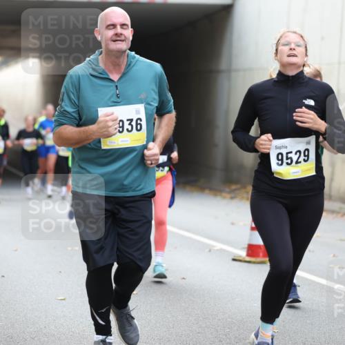 05.10.2025 - 20. swb-Marathon Bremen Michael Strokosch http://msf.ph/oto/9207003 05.10.2025 10:52:28 Laufen 02534, 936, 9529, 9215 meine-sportfotos.de