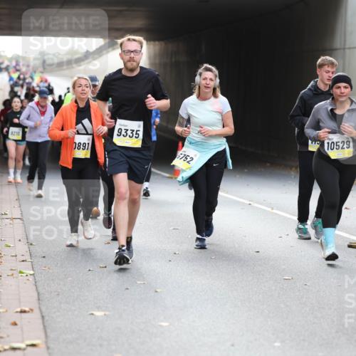 05.10.2025 - 20. swb-Marathon Bremen Michael Strokosch http://msf.ph/oto/9207005 05.10.2025 10:59:00 Laufen 210, 0891, 9335, 6752, 10529 meine-sportfotos.de