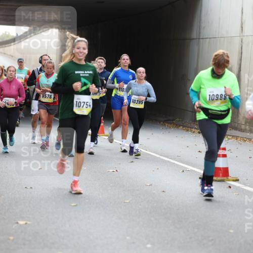 05.10.2025 - 20. swb-Marathon Bremen Michael Strokosch http://msf.ph/oto/9207012 05.10.2025 10:52:31 Laufen 10127, 9174, 9576, 10754, 10315, 110, 10988, 10395 meine-sportfotos.de