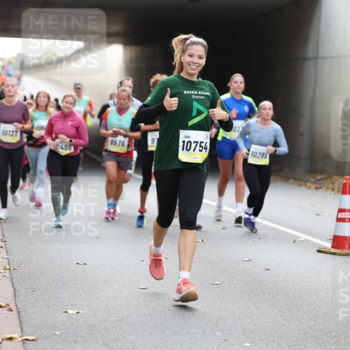 05.10.2025 - 20. swb-Marathon Bremen Michael Strokosch http://msf.ph/oto/9207017 05.10.2025 10:52:32 Laufen 10127, 97, 9576, 0408, 10754, 10395, 0988 meine-sportfotos.de