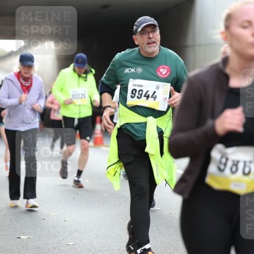 05.10.2025 - 20. swb-Marathon Bremen Michael Strokosch http://msf.ph/oto/9207022 05.10.2025 10:59:05 Laufen 30025, 9944, 9869 meine-sportfotos.de