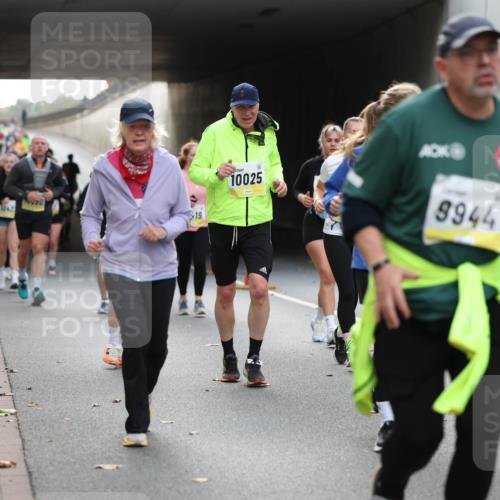 05.10.2025 - 20. swb-Marathon Bremen Michael Strokosch http://msf.ph/oto/9207024 05.10.2025 10:59:05 Laufen 1043, 2822, 19, 10025, 9944, 1704 meine-sportfotos.de