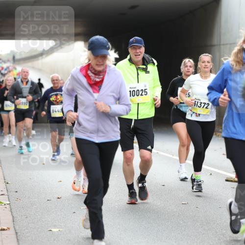 05.10.2025 - 20. swb-Marathon Bremen Michael Strokosch http://msf.ph/oto/9207026 05.10.2025 10:59:06 Laufen 990, 10437, 9440, 10025, 5, 11372 meine-sportfotos.de