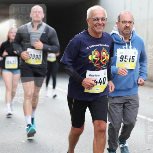 05.10.2025 - 20. swb-Marathon Bremen Michael Strokosch http://msf.ph/oto/9207047 05.10.2025 10:59:11 Laufen 10437, 0990, 20, 9515, 2470, 40 meine-sportfotos.de
