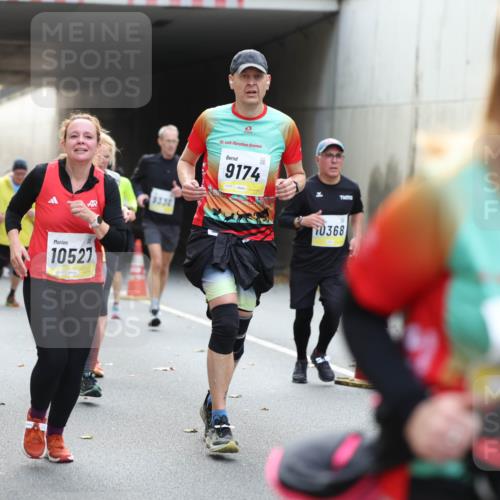 05.10.2025 - 20. swb-Marathon Bremen Michael Strokosch http://msf.ph/oto/9207050 05.10.2025 10:52:38 Laufen 4784, 9330, 10527, 20, 9174, 0368 meine-sportfotos.de