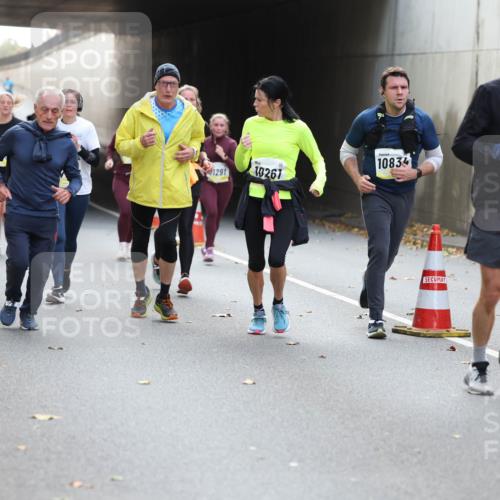 05.10.2025 - 20. swb-Marathon Bremen Michael Strokosch http://msf.ph/oto/9207067 05.10.2025 10:52:41 Laufen 11612, 1291, 10261, 10834, 9330 meine-sportfotos.de