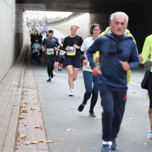 05.10.2025 - 20. swb-Marathon Bremen Michael Strokosch http://msf.ph/oto/9207074 05.10.2025 10:52:43 Laufen 11612, 11058, 10261 meine-sportfotos.de