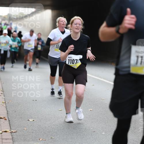 05.10.2025 - 20. swb-Marathon Bremen Michael Strokosch http://msf.ph/oto/9207098 05.10.2025 10:52:49 Laufen 10, 1107, 11612, 1008, 02507 meine-sportfotos.de