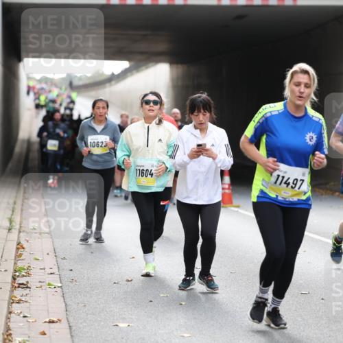 05.10.2025 - 20. swb-Marathon Bremen Michael Strokosch http://msf.ph/oto/9207118 05.10.2025 10:59:26 Laufen 10623, 11604, 11497, 11092 meine-sportfotos.de
