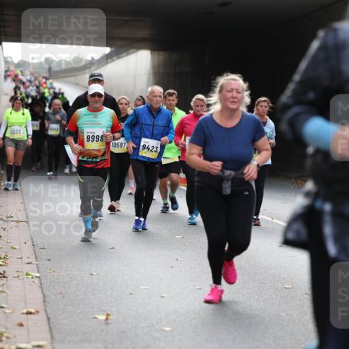 05.10.2025 - 20. swb-Marathon Bremen Michael Strokosch http://msf.ph/oto/9207169 05.10.2025 10:59:38 Laufen 11233, 9998, 10597, 9423, 11296, 7 meine-sportfotos.de