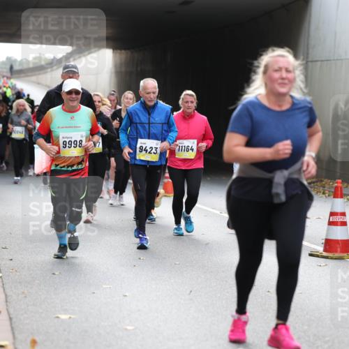 05.10.2025 - 20. swb-Marathon Bremen Michael Strokosch http://msf.ph/oto/9207173 05.10.2025 10:59:38 Laufen 11233, 0848, 20, 9998, 9423, 11164 meine-sportfotos.de