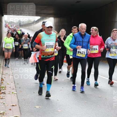 05.10.2025 - 20. swb-Marathon Bremen Michael Strokosch http://msf.ph/oto/9207176 05.10.2025 10:59:39 Laufen 11233, 10844, 20, 9998, 97, 11164, 9423, 8574 meine-sportfotos.de