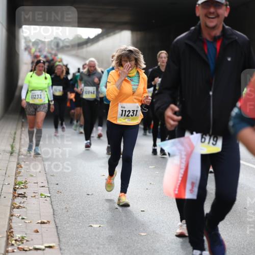 05.10.2025 - 20. swb-Marathon Bremen Michael Strokosch http://msf.ph/oto/9207183 05.10.2025 10:59:42 Laufen 11233, 10848, 11231, 99, 619 meine-sportfotos.de