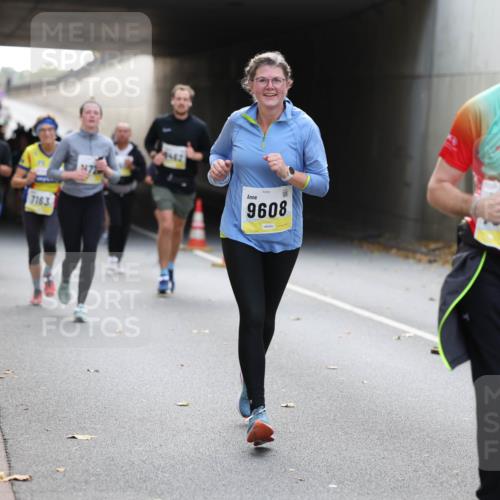 05.10.2025 - 20. swb-Marathon Bremen Michael Strokosch http://msf.ph/oto/9207188 05.10.2025 10:53:06 Laufen 4376, 7163, 9442, 9608, 055 meine-sportfotos.de