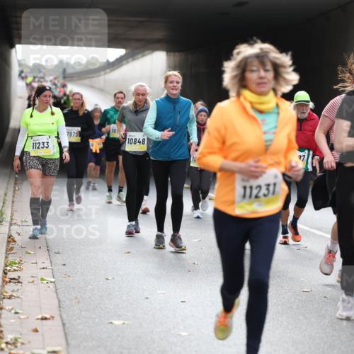 05.10.2025 - 20. swb-Marathon Bremen Michael Strokosch http://msf.ph/oto/9207189 05.10.2025 10:59:43 Laufen 7979, 11233, 10, 10848, 11231, 87 meine-sportfotos.de