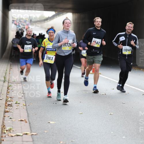 05.10.2025 - 20. swb-Marathon Bremen Michael Strokosch http://msf.ph/oto/9207192 05.10.2025 10:53:08 Laufen 9370, 7163, 11724, 1040, 62, 11049, 96 meine-sportfotos.de