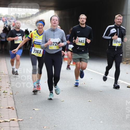 05.10.2025 - 20. swb-Marathon Bremen Michael Strokosch http://msf.ph/oto/9207195 05.10.2025 10:53:08 Laufen 9370, 7163, 72, 104, 462, 11049 meine-sportfotos.de