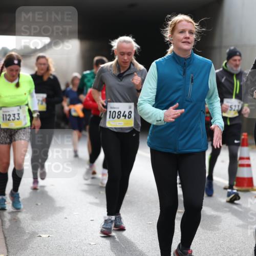 05.10.2025 - 20. swb-Marathon Bremen Michael Strokosch http://msf.ph/oto/9207201 05.10.2025 10:59:46 Laufen 11233, 10848, 523, 9786 meine-sportfotos.de