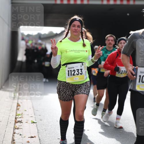 05.10.2025 - 20. swb-Marathon Bremen Michael Strokosch http://msf.ph/oto/9207208 05.10.2025 10:59:48 Laufen 01008, 11233, 9228, 10848, 10374 meine-sportfotos.de