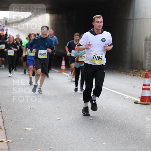 05.10.2025 - 20. swb-Marathon Bremen Michael Strokosch http://msf.ph/oto/9207225 05.10.2025 10:53:15 Laufen 8585, 1020, 11184 meine-sportfotos.de