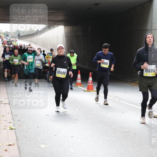 05.10.2025 - 20. swb-Marathon Bremen Michael Strokosch http://msf.ph/oto/9207229 05.10.2025 10:59:54 Laufen 1962, 11468, 11270, 10498, 9901, 10684 meine-sportfotos.de