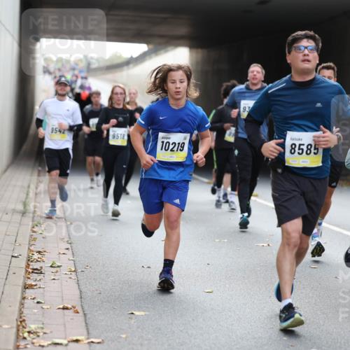 05.10.2025 - 20. swb-Marathon Bremen Michael Strokosch http://msf.ph/oto/9207235 05.10.2025 10:53:17 Laufen 9542, 9518, 10219, 93, 8585, 20, 16200 meine-sportfotos.de