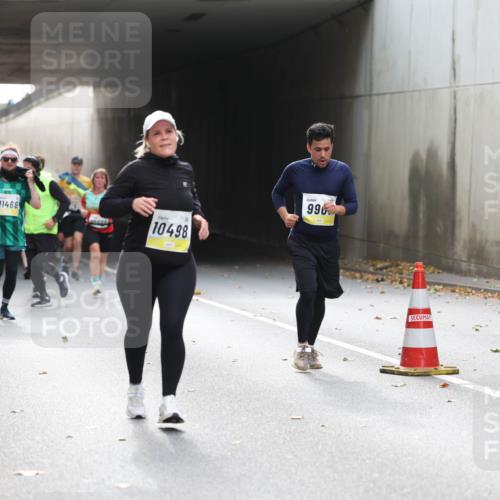 05.10.2025 - 20. swb-Marathon Bremen Michael Strokosch http://msf.ph/oto/9207239 05.10.2025 10:59:56 Laufen 10462, 11468, 10498, 990 meine-sportfotos.de