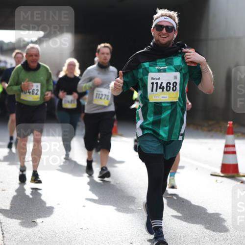 05.10.2025 - 20. swb-Marathon Bremen Michael Strokosch http://msf.ph/oto/9207262 05.10.2025 11:00:01 Laufen 0462, 11270, 11468, 01873 meine-sportfotos.de