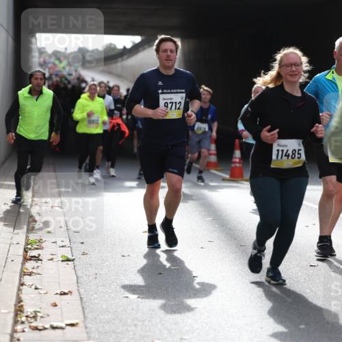05.10.2025 - 20. swb-Marathon Bremen Michael Strokosch http://msf.ph/oto/9207272 05.10.2025 11:00:03 Laufen 10912, 9712, 11485 meine-sportfotos.de
