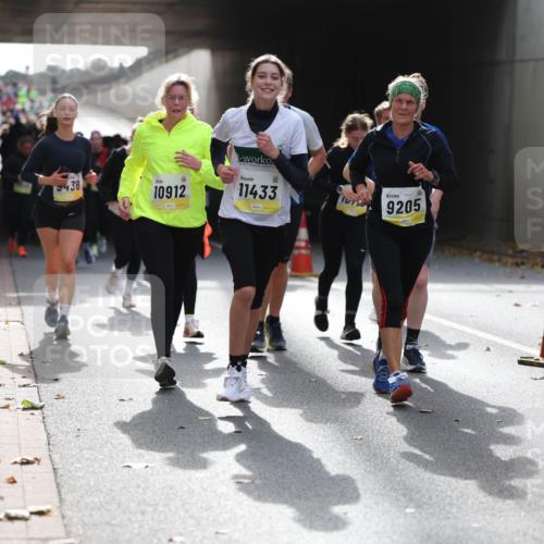 05.10.2025 - 20. swb-Marathon Bremen Michael Strokosch http://msf.ph/oto/9207287 05.10.2025 11:00:08 Laufen 438, 10912, 11433, 9205 meine-sportfotos.de