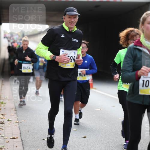 05.10.2025 - 20. swb-Marathon Bremen Michael Strokosch http://msf.ph/oto/9207292 05.10.2025 10:53:31 Laufen 9454, 94, 16, 10143, 0794 meine-sportfotos.de