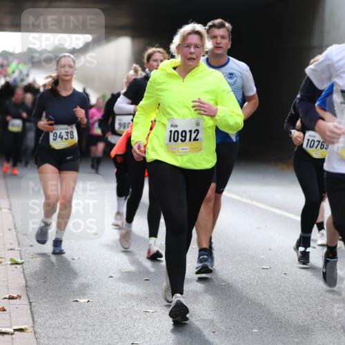 05.10.2025 - 20. swb-Marathon Bremen Michael Strokosch http://msf.ph/oto/9207295 05.10.2025 11:00:09 Laufen 9438, 990, 10912, 02159, 10769, 11433, 15 meine-sportfotos.de