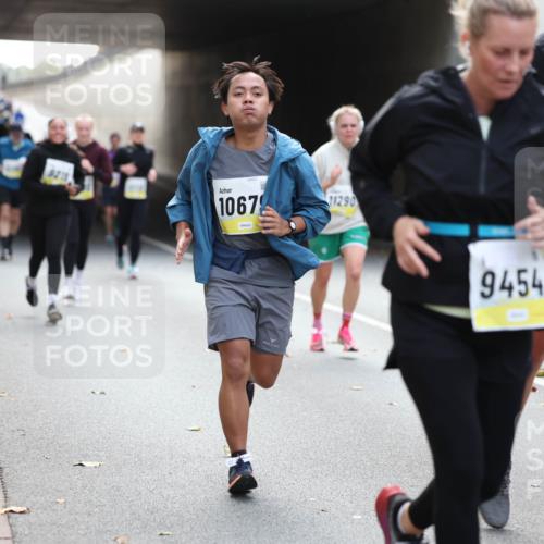 05.10.2025 - 20. swb-Marathon Bremen Michael Strokosch http://msf.ph/oto/9207310 05.10.2025 10:53:35 Laufen 9211, 10679, 11290, 9454, 588 meine-sportfotos.de