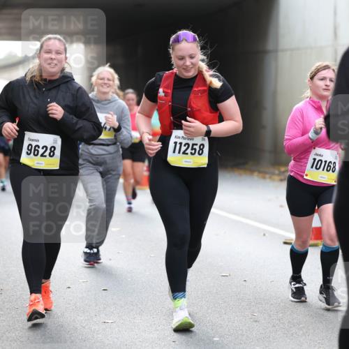 05.10.2025 - 20. swb-Marathon Bremen Michael Strokosch http://msf.ph/oto/9207325 05.10.2025 11:00:17 Laufen 9628, 11258, 10168, 1113 meine-sportfotos.de