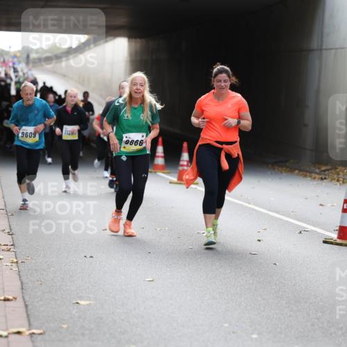 05.10.2025 - 20. swb-Marathon Bremen Michael Strokosch http://msf.ph/oto/9207352 05.10.2025 10:53:43 Laufen 11287, 9609, 9666 meine-sportfotos.de