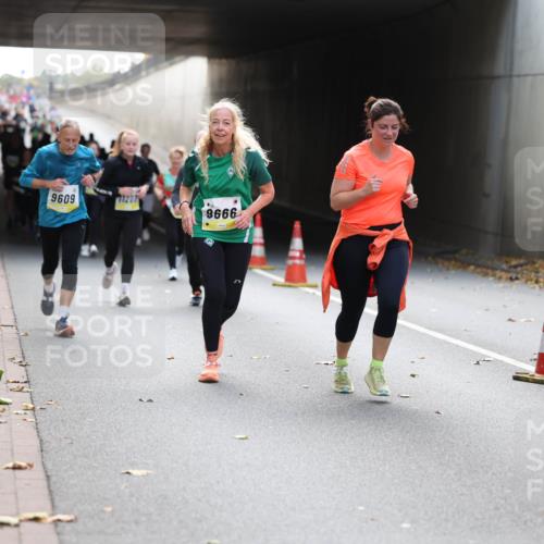 05.10.2025 - 20. swb-Marathon Bremen Michael Strokosch http://msf.ph/oto/9207353 05.10.2025 10:53:43 Laufen 9609, 11207, 9666 meine-sportfotos.de