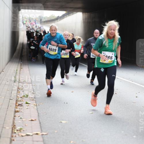 05.10.2025 - 20. swb-Marathon Bremen Michael Strokosch http://msf.ph/oto/9207357 05.10.2025 10:53:44 Laufen 9609, 1207, 9737, 1140, 66 meine-sportfotos.de