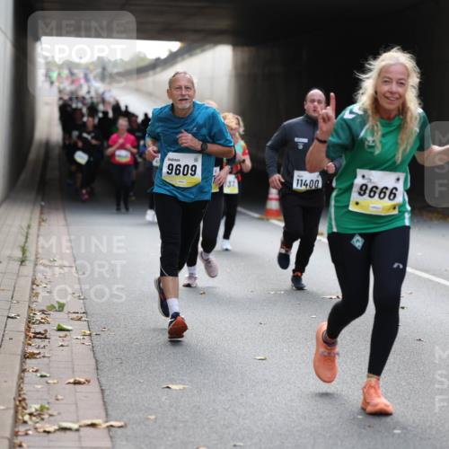 05.10.2025 - 20. swb-Marathon Bremen Michael Strokosch http://msf.ph/oto/9207359 05.10.2025 10:53:45 Laufen 9609, 11400, 37, 9666 meine-sportfotos.de