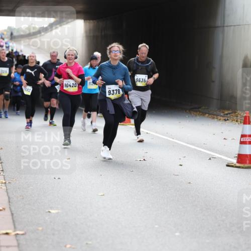 05.10.2025 - 20. swb-Marathon Bremen Michael Strokosch http://msf.ph/oto/9207378 05.10.2025 10:53:50 Laufen 7215, 1582, 10420, 112, 9378, 9635 meine-sportfotos.de