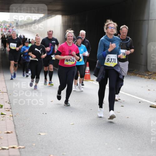 05.10.2025 - 20. swb-Marathon Bremen Michael Strokosch http://msf.ph/oto/9207389 05.10.2025 10:53:51 Laufen 7215, 10420, 1, 9378, 35 meine-sportfotos.de
