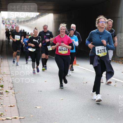 05.10.2025 - 20. swb-Marathon Bremen Michael Strokosch http://msf.ph/oto/9207391 05.10.2025 10:53:52 Laufen 7215, 82, 102, 10420, 9378 meine-sportfotos.de